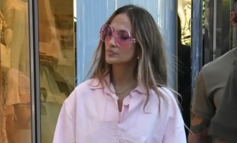 La protección detiene a Jennifer López en la tienda del canal en Estambul, lo que sucedió aquí