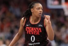 Kelsey Mitchell vincula la alta carrera, desempeñando el papel de héroe durante el tiempo extra cuando la fiebre ha completado lo más grande en la historia del grupo.