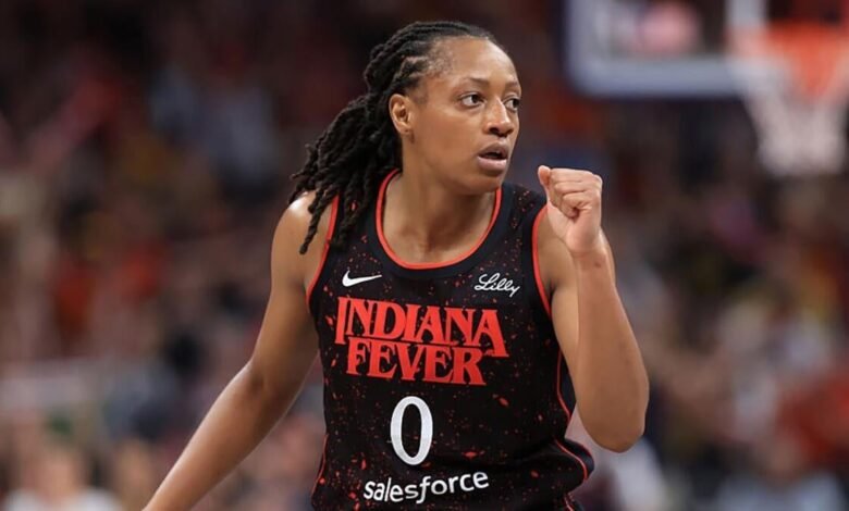 Kelsey Mitchell vincula la alta carrera, desempeñando el papel de héroe durante el tiempo extra cuando la fiebre ha completado lo más grande en la historia del grupo.