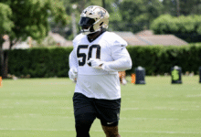 Los santos intercambian Dthalen Saunders a Jaguars a cambio del centro Luke Fortner como se informó.
