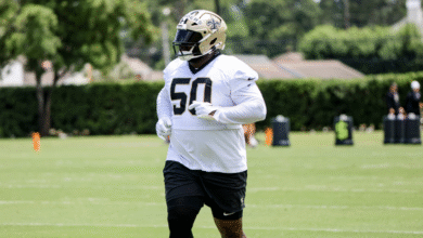 Los santos intercambian Dthalen Saunders a Jaguars a cambio del centro Luke Fortner como se informó.