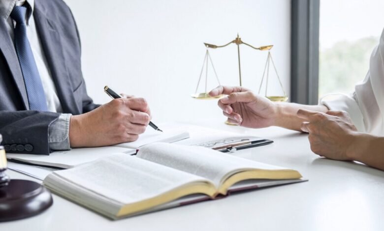 Por qué contratar a un abogado experto es esencial: un viaje personal hacia la ley comercial Por qué contratar a un abogado experto es esencial: un viaje personal hacia la ley comercial