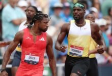 RELOJ: Noah Lyles se tensa a Kenny Bednarek después de ganar en la final de 200 metros; Bednarek lo empujó hacia atrás.