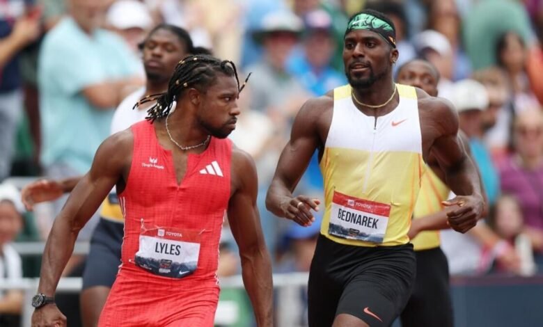 RELOJ: Noah Lyles se tensa a Kenny Bednarek después de ganar en la final de 200 metros; Bednarek lo empujó hacia atrás. RELOJ: Noah Lyles se tensa a Kenny Bednarek después de ganar en la final de 200 metros; Bednarek lo empujó hacia atrás.