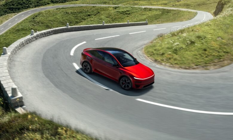 Tesla quita las envolturas de su rendimiento modelo Y: un SUV familiar que es más rápido que un Porsche 911 Tesla quita las envolturas de su rendimiento modelo Y: un SUV familiar que es más rápido que un Porsche 911