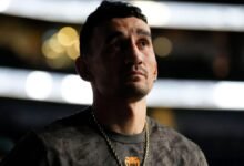 Max Holloway dice que sufrió una lesión en la pelea con Dustin Poirier en UFC 318 que lo mantendrá fuera hasta 2026