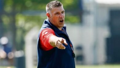 El entrenador patriótico Mike Vrabel recibió sangre en el campo de entrenamiento. Dile wr ‘. Deberías ver a otro hombre.