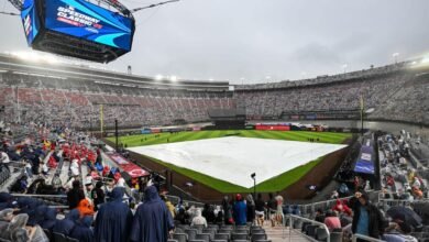 MLB Speedway Classic: Brves vs Reds en Bristol Motor Speedway fue empujado al domingo después de la lluvia en la primera mitad