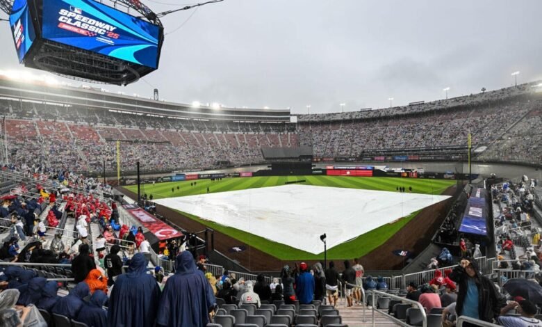 MLB Speedway Classic: Brves vs Reds en Bristol Motor Speedway fue empujado al domingo después de la lluvia en la primera mitad MLB Speedway Classic: Brves vs Reds en Bristol Motor Speedway fue empujado al domingo después de la lluvia en la primera mitad