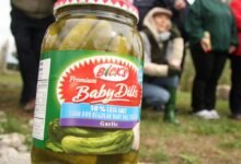El impuesto de respuesta causa a Bick en las verduras en escabeche, incluso con las raíces de Canadá.