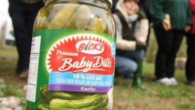 El impuesto de respuesta causa a Bick en las verduras en escabeche, incluso con las raíces de Canadá.