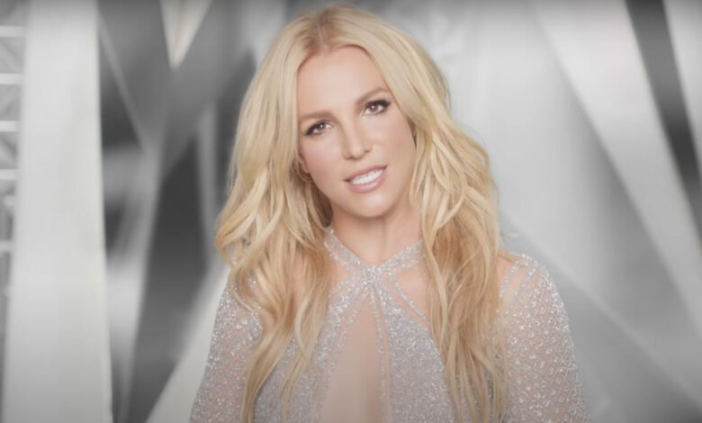 Britney Spears no la dejes tener un error de armarios en su camino a su baile