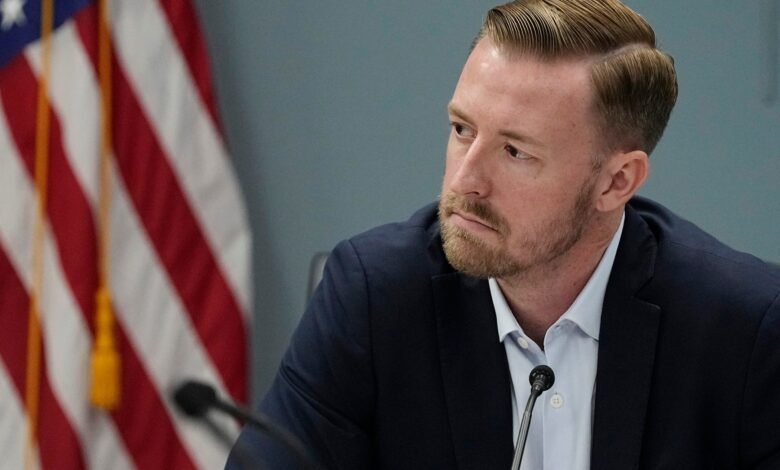 El orador de la Casa de Oklahoma dice que la desnudez en la televisión de la oficina de Ryan Walters fue un contratiempo