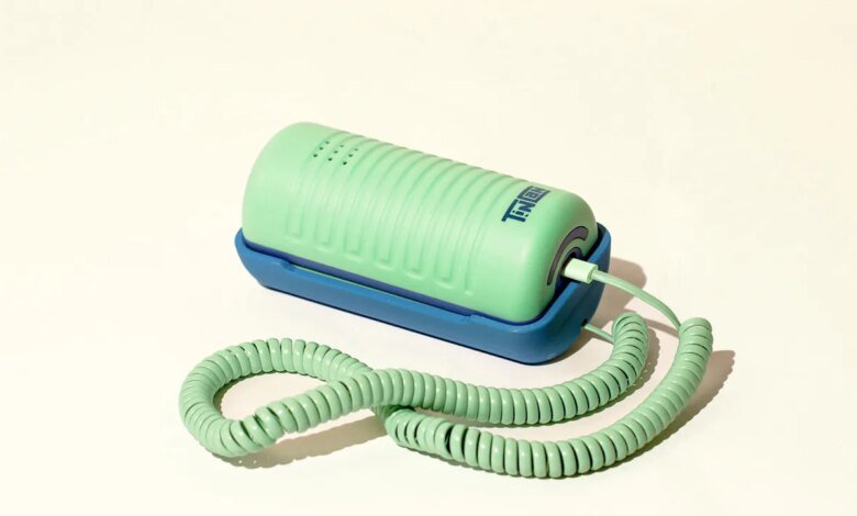 El teléfono básico ha vuelto y están ayudando a los niños a conectarse con amigos de manera segura. El teléfono básico ha vuelto y están ayudando a los niños a conectarse con amigos de manera segura.