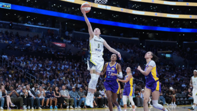 Paige Bueckers es el novato del año, pero la actuación de todos los tiempos fue dañada por Kelsey Plum en Buzzer