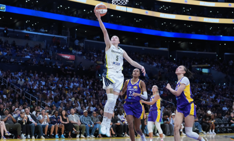 Paige Bueckers es el novato del año, pero la actuación de todos los tiempos fue dañada por Kelsey Plum en Buzzer