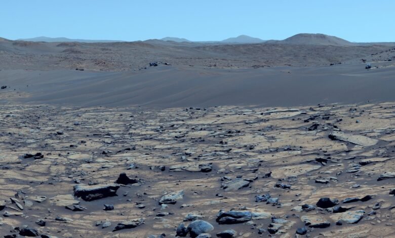 Un área conocida como “Falbreen” en Marte fue testigo de un cielo azul azul – Un área conocida como “Falbreen” en Marte fue testigo de un cielo azul azul –