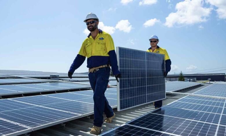 Sunshine State está contento con la exportación de energía solar en la cubierta más alta y el nivel de reducción en la circulación. Sunshine State está contento con la exportación de energía solar en la cubierta más alta y el nivel de reducción en la circulación.