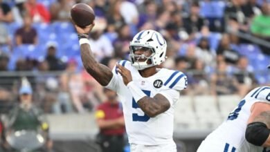 El mediocampista Colts Anthony Richardson deja el juego de Preserg con una lesión en el dedo