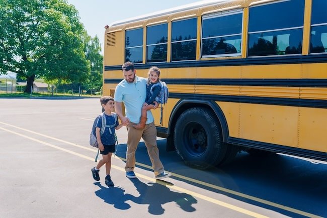 Planean regresar a la escuela para los padres