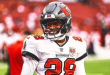 Shilo Sanders escapó del juego presidencial de Bucs en comparación con Bills para lanzar golpes