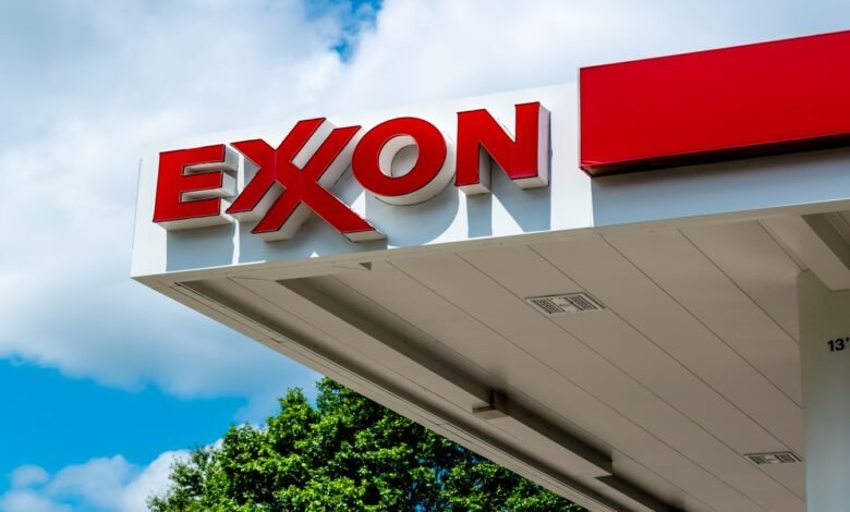 ExxonMobil para explorar los siete bloques extra profundos de la costa este de Tranidad. ExxonMobil para explorar los siete bloques extra profundos de la costa este de Tranidad.