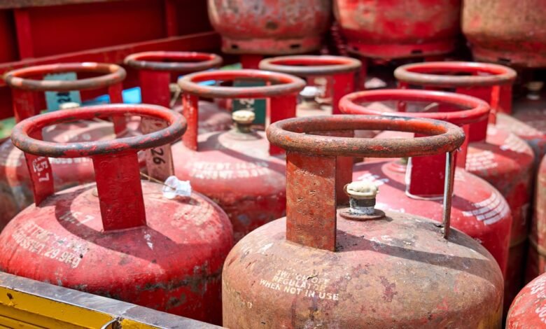 El gobierno indio asigna Rs300bn para compensar a las compañías de marketing de petróleo El gobierno indio asigna Rs300bn para compensar a las compañías de marketing de petróleo
