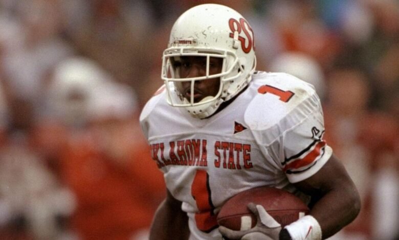 Nathan Simmons, ex RB del estado de Oklahoma e hijo del entrenador Bob Simmons, murieron en Colorado atropellado Nathan Simmons, ex RB del estado de Oklahoma e hijo del entrenador Bob Simmons, murieron en Colorado atropellado