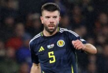 Último scot prem Prem: Hubs firmó al defensor Scotland Hanley