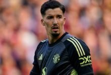 Gary Neville dijo que Man Utd necesita un portero, pero ¿Emi Martínez o Gianluigi Donnarumma son adecuados? | Noticias de fútbol