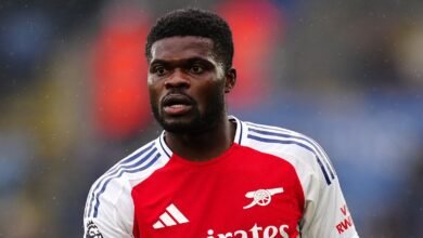 THOMAS PAREY: El ex centrocampista del Arsenal ha sido liberado después de presentarse después de aparecer en la corte por violación sexual y ataque sexual | Noticias de fútbol