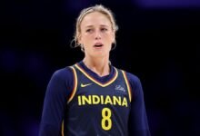 Lesión de Sophie Cickyham: la fiebre dejó el juego en comparación con el sol después de que Bria Hartley cayó en su rodilla derecha.