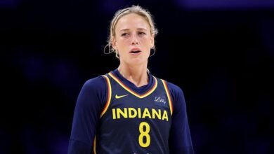 Lesión de Sophie Cickyham: la fiebre dejó el juego en comparación con el sol después de que Bria Hartley cayó en su rodilla derecha.
