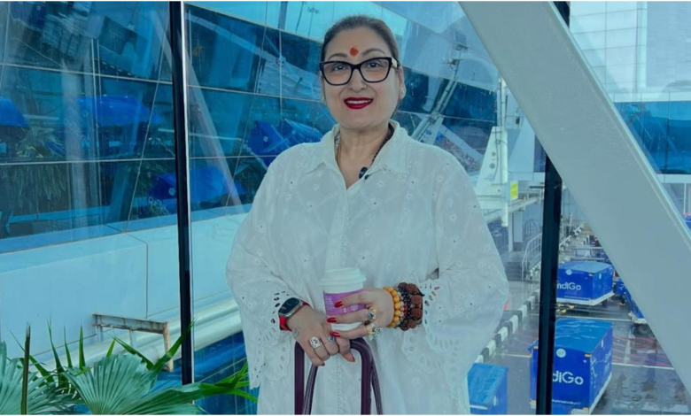 Sunita Ahuja, la esposa de Govinda, giró el vloger; Mahakali se rompe en el templo