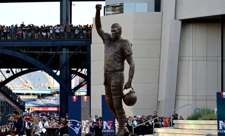 Mira: la presentación de los patriotas de la estatua de Tom Brady deja el legendario QB sintiéndose ‘profundamente agradecido’ y ‘algo viejo’ Mira: la presentación de los patriotas de la estatua de Tom Brady deja el legendario QB sintiéndose ‘profundamente agradecido’ y ‘algo viejo’