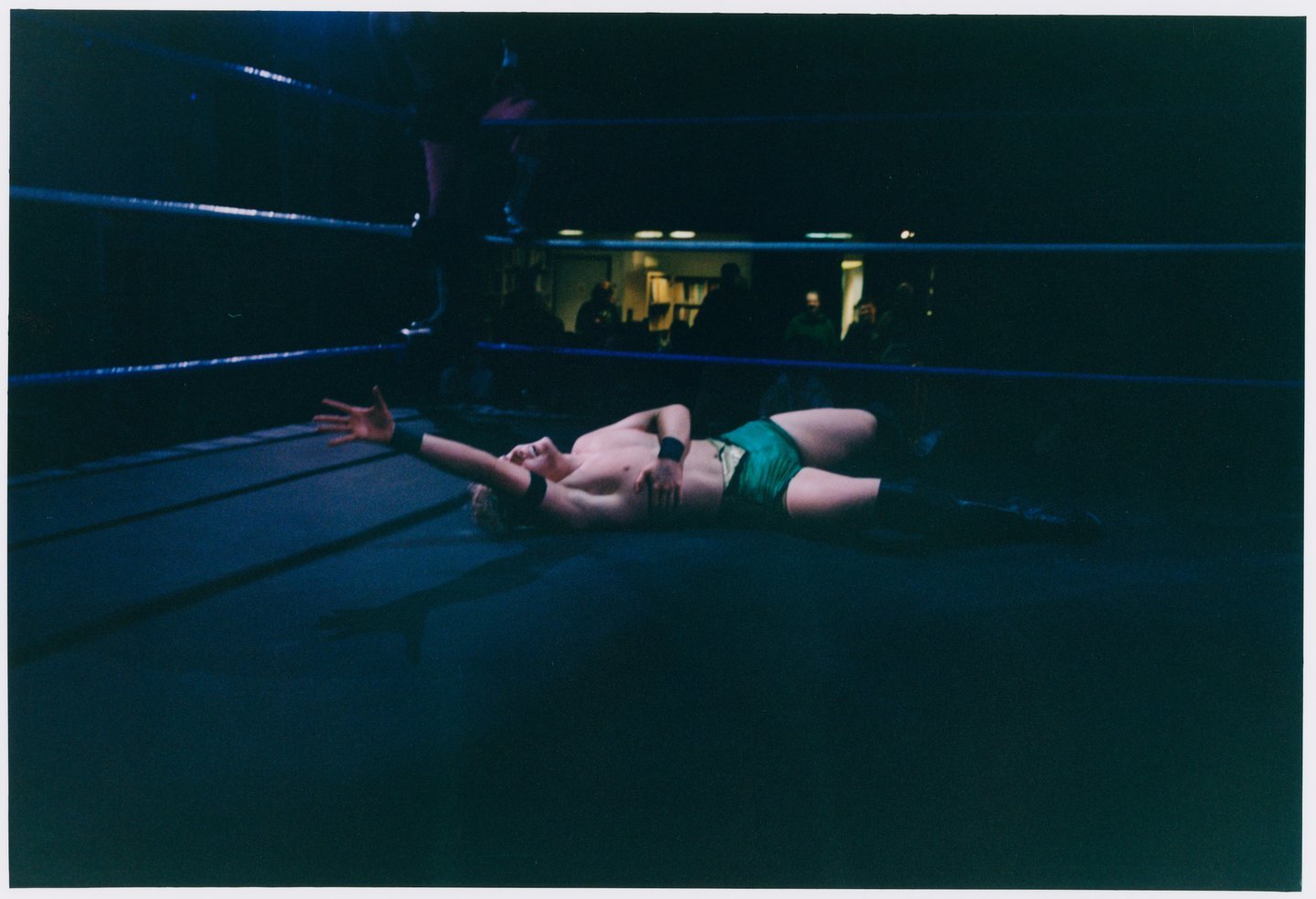 El verdadero dolor y la comunidad real dentro de la nueva fotozina se muestra en Tom Ringsby