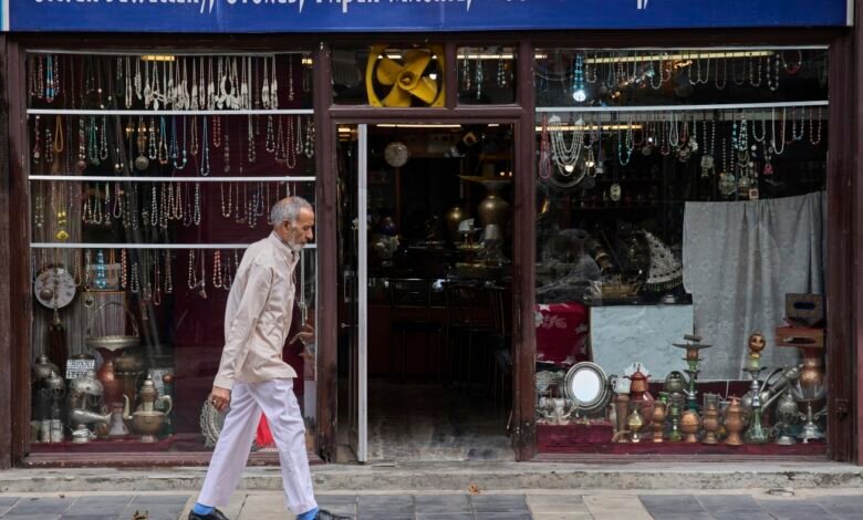 Trump duplica los aranceles sobre la India por comprar petróleo ruso: NPR Trump duplica los aranceles sobre la India por comprar petróleo ruso: NPR