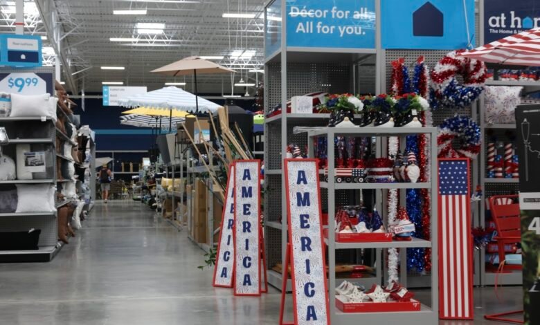 La inflación permanece elevada a medida que los aranceles de Trump se apoderan: NPR