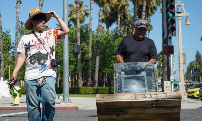 Por qué el artista elegante Perry Psso está derritiendo bloques de hielo en Reverseside