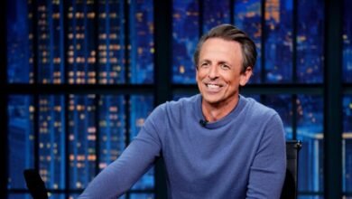 Seth Myers dispara a Trump sin decir nada