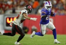 Frank Gore Jr. es el único jugador de la NFL con más de 100 yardas con prisa y recibió este evento