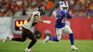 Frank Gore Jr. es el único jugador de la NFL con más de 100 yardas con prisa y recibió este evento