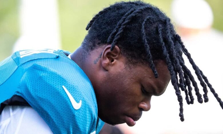 Travis Hunter practicó en ambos lados de la pelota el martes Travis Hunter practicó en ambos lados de la pelota el martes