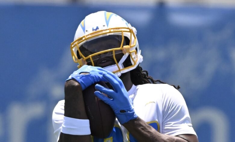 Najee Harris regresó a correr, practicando con fútbol después de una lesión en los ojos