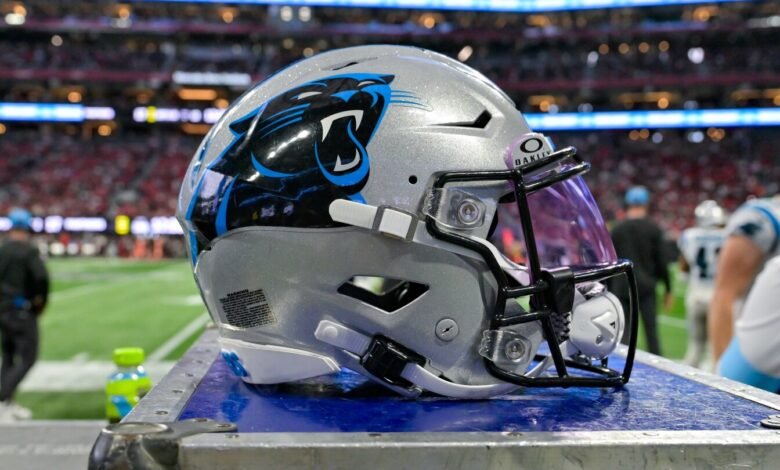 Panthers puso a Tyler Mabry en IR