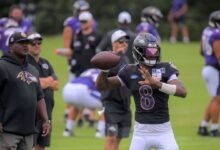 Lamar Jackson regresó a practicar el lunes