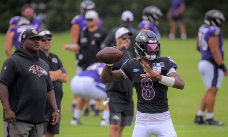 Lamar Jackson regresó a practicar el lunes Lamar Jackson regresó a practicar el lunes