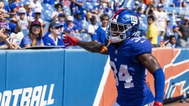 El gigante lanzó S K’Von Wallace, puso el CB TJ Moore en la reserva