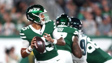 Los aviones renuncian a QB Adrian Martínez y otros cinco; Lanzamiento LB Jamin Davis