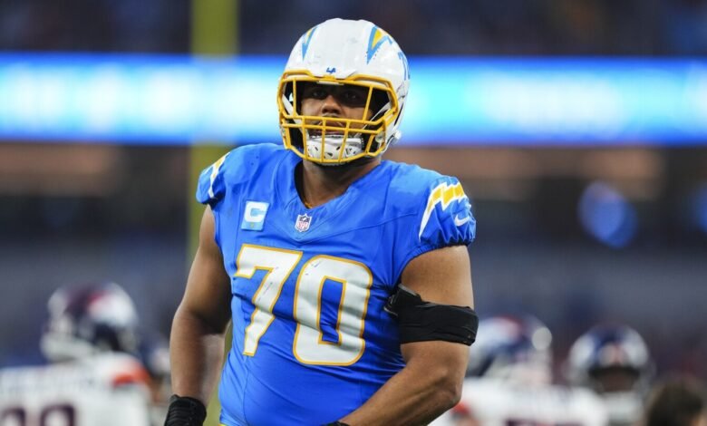 Rashawn Slater se perderá la temporada 2025 con un tendón de engranaje desgarrado